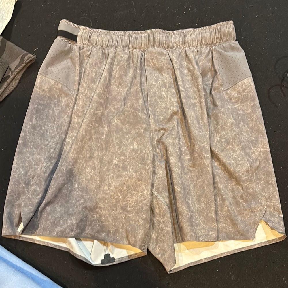 lululemon athletica Men's Athletic Shorts - Gray with Beige Accents